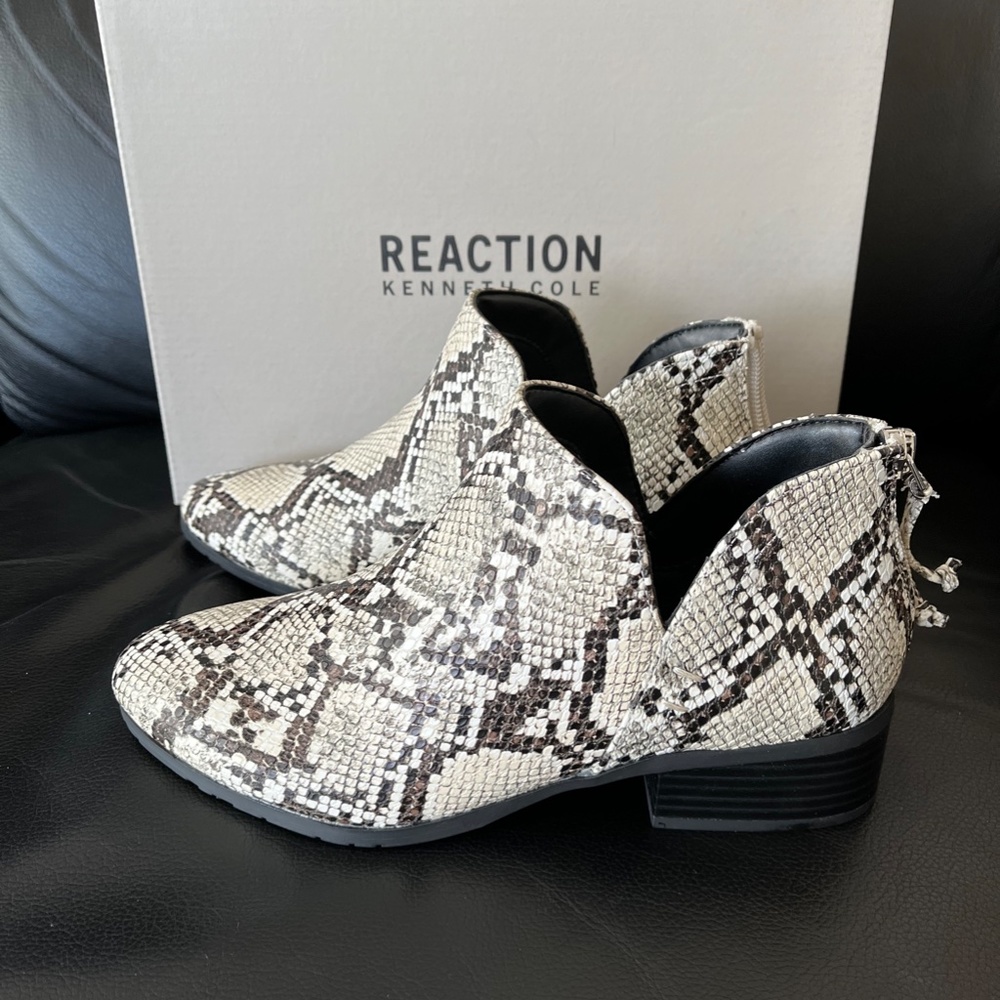 NIB - Kenneth Cole Side Skip Embossed Snake Boot